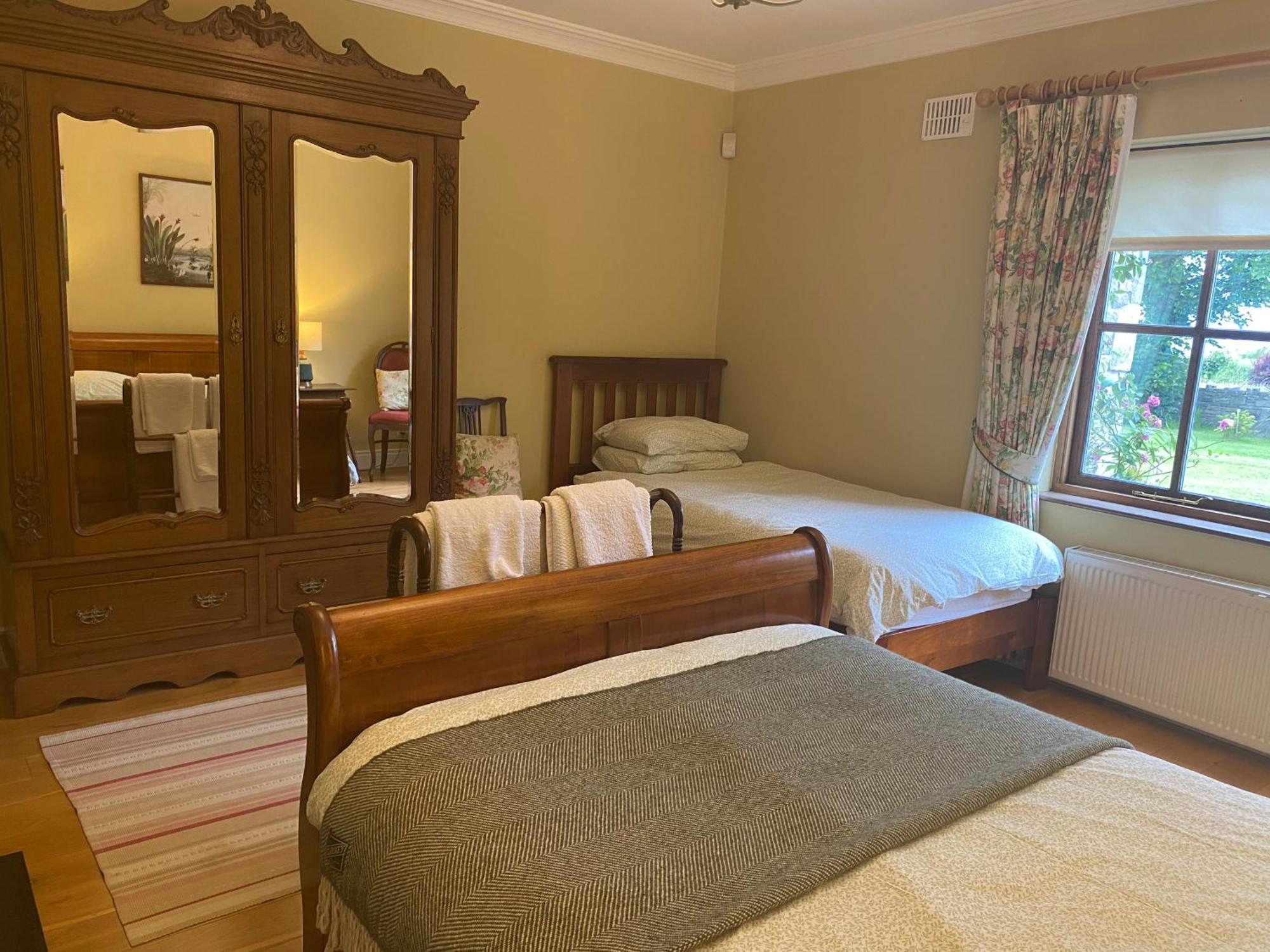 Croagh Patrick Lodge Apartment Westport Esterno foto